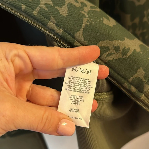 CAbi rare 6030 Marathon Jacket olive green floral camo size medium - Picture 7 of 8